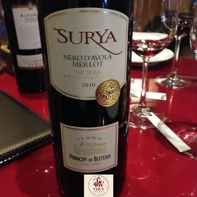 Vang Ý Surya Principi di Butera Sicily (Trắng - Đỏ)